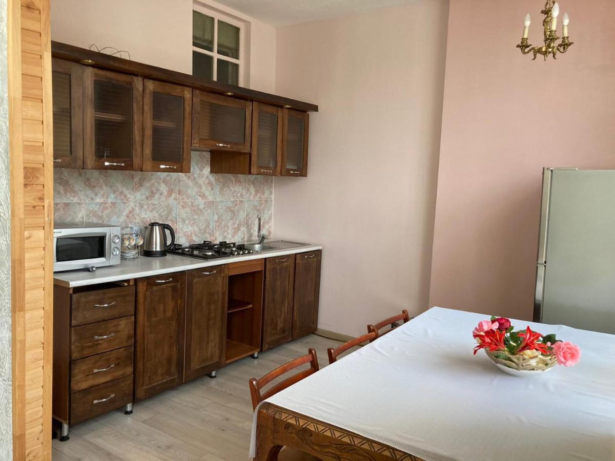 Appartement House Nag à Koutaïssi Extérieur photo
